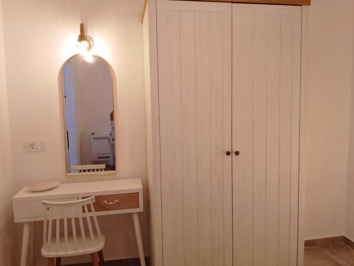 Santorossa Luxury Villas Emporio  Eksteriør billede